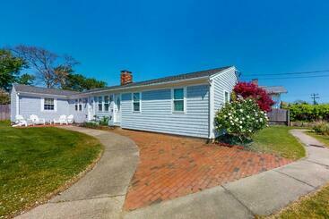 هتل Downtown Beach Cottage