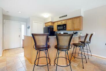 هتل East Of The Sun 39770 East Sun Dr #112