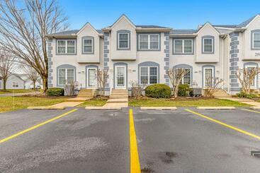 هتل Versailles At Eagles Landing 290 American Eagle Way Unit 5