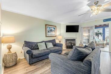 هتل Versailles At Eagles Landing     290 American Eagle Way Unit 5