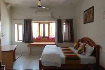 تختخواب و صبحانه Shiva Haveli