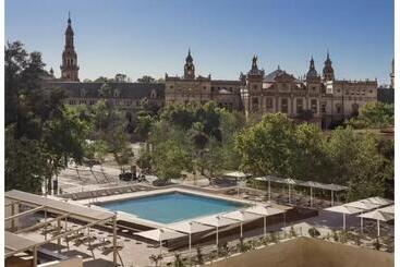 هتل The Level At Melia Sevilla