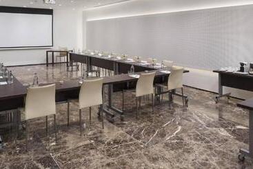 هتل The Level At Melia Sevilla