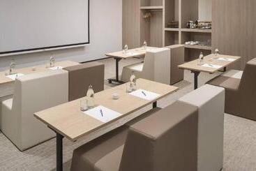 هتل The Level At Melia Sevilla