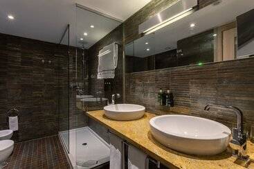 هتل The Level At Melia Sevilla