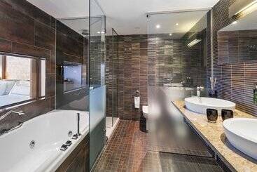 هتل The Level At Melia Sevilla