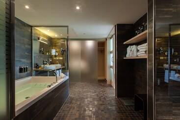 هتل The Level At Melia Sevilla