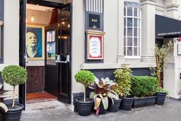 هتل Albion Of Auckland