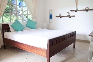 هتل The Beach House