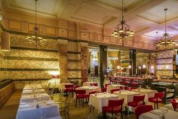Club Quarters Hotel Trafalgar Square, London