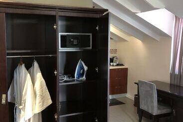 هتل Curacao Suites