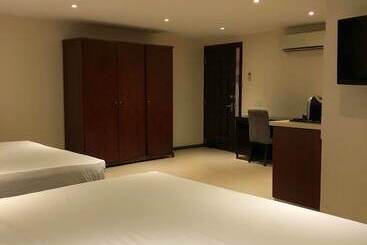 هتل Curacao Suites