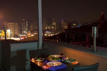Grand Zentrum Hotel & Cafe Restaurant   Taksim Square