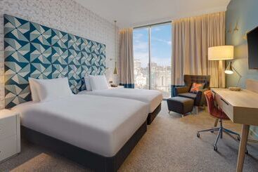 هتل Hilton Bournemouth