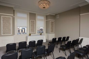 هتل Hilton Garden Inn Louisville Downtown