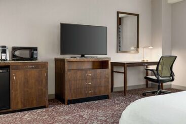 هتل Hilton Garden Inn Louisville Downtown