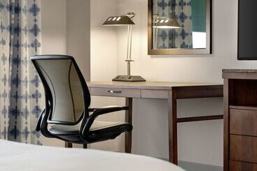 هتل Hilton Garden Inn Louisville Downtown