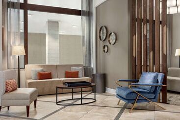 هتل Hilton Garden Inn Louisville Downtown