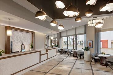 هتل Hilton Garden Inn Louisville Downtown