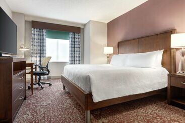 هتل Hilton Garden Inn Louisville Downtown