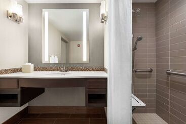 هتل Hilton Garden Inn Louisville Downtown
