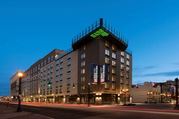 هتل Hilton Garden Inn Louisville Downtown