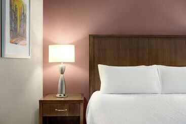 هتل Hilton Garden Inn Louisville Downtown