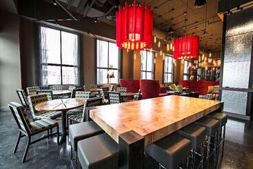 هتل Hilton Garden Inn Louisville Downtown