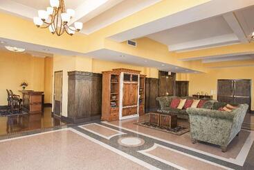 هتل Hilton Garden Inn Louisville Downtown