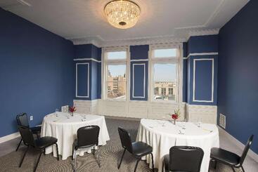هتل Hilton Garden Inn Louisville Downtown