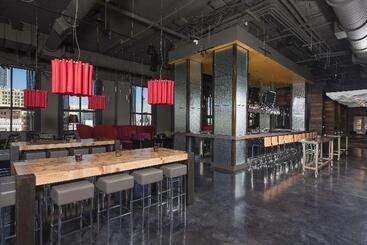 هتل Hilton Garden Inn Louisville Downtown