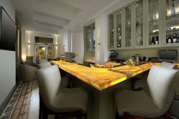 هتل Hilton Garden Inn Miami South Beach