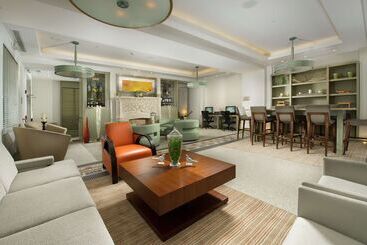 هتل Hilton Garden Inn Miami South Beach