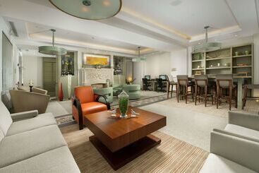 هتل Hilton Garden Inn Miami South Beach