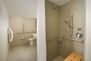 هتل Hilton Garden Inn Miami South Beach