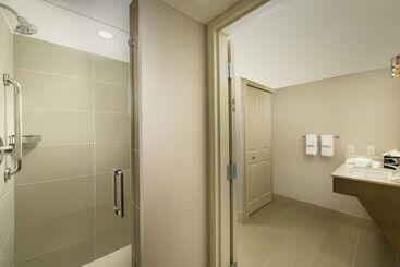 هتل Hilton Garden Inn Miami South Beach