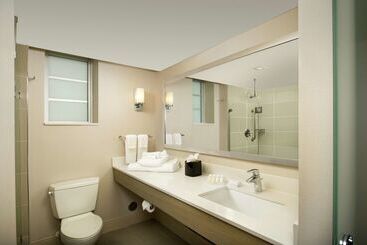 هتل Hilton Garden Inn Miami South Beach