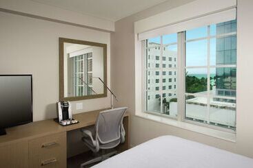 هتل Hilton Garden Inn Miami South Beach