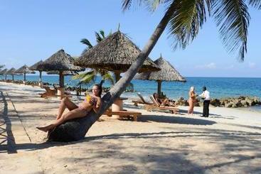هتل Ledger Plaza Bahari Beach