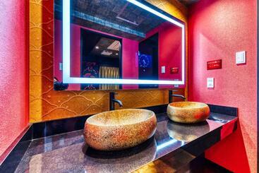 هتل Lotus Umeda  Adult Only