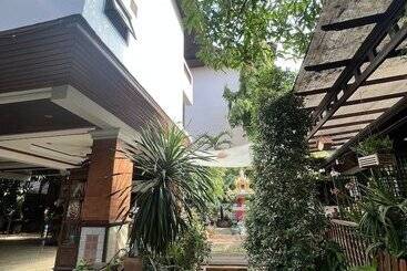 هتل Pha Thai House