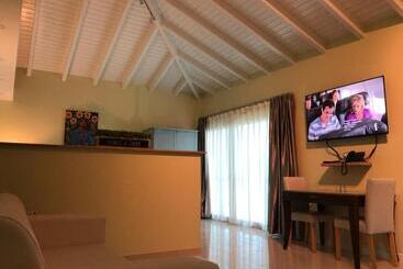 هتل Quints Travelers Inn