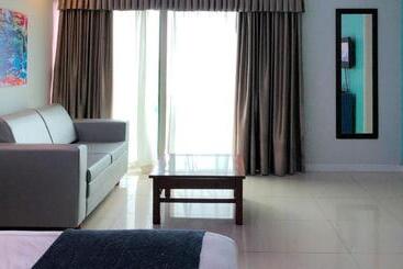 هتل Quints Travelers Inn