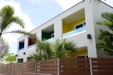 هتل Quints Travelers Inn