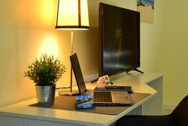 هتل Quints Travelers Inn