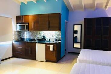 هتل Quints Travelers Inn