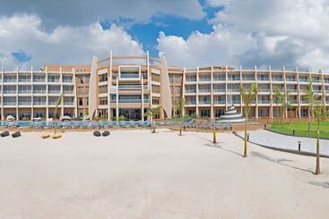 هتل Ramada Resort By Wyndham Dar Es Salaam