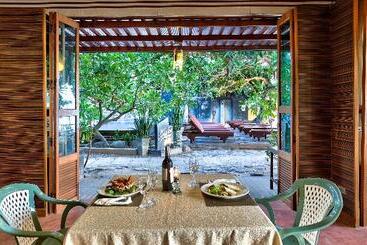 هتل Sairee Hut Resort Koh Tao