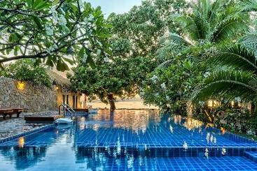 هتل Sairee Hut Resort Koh Tao