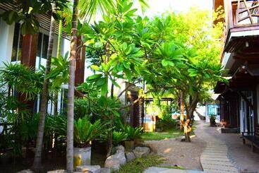 هتل Sairee Hut Resort Koh Tao